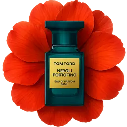 عطر اسپرت تام فورد در میان یک گل